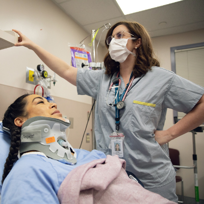 respiratory therapist in hospital setting