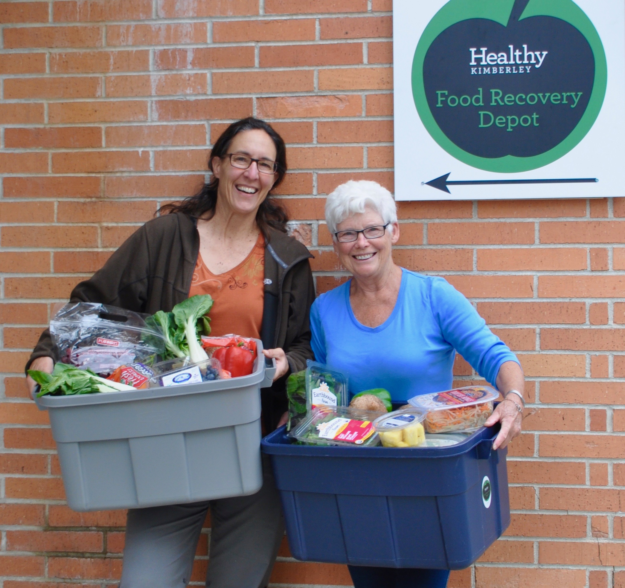 Ilona and volunteer Sherrin Perrouault at the Food Recovery Depot.
